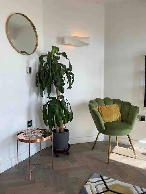 Sea View - 2 Bedroom - West Pier - Brighton Beach
